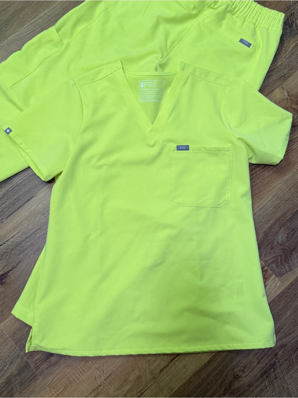 Figs neon yellow barrel scrub set